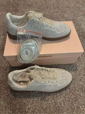 Cushionaire sneaker